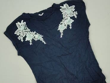 białe t shirty z czerwonem napisem: T-shirt damski, rozmiar One size — 1