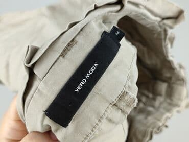 krótkie spodenki i nogi z cellulitem: Vero Moda, Szorty damskie, M — 4