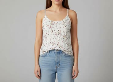 new yorker bluzka z kwiatem: Women`s T-shirt, size S — 1