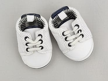 kurtki w biedronce: Buciki niemowlęce, Primark, 15 i mniejsze, stan - Idealny — 1