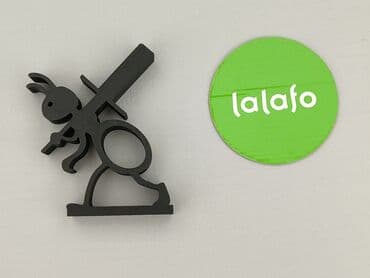 obrus tablecloth: Dekoracyjny stojak/uchwyt w kształcie zająca niosącego gitarę – czarny — 3