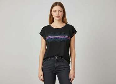 czarne koszulki damskie z nadrukiem: Футболка жіноча, розмір L — 1