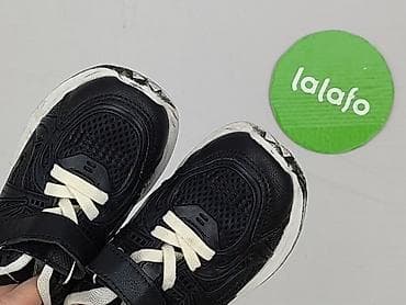 bluzy levis: Buty sportowe 26, Używany — 6