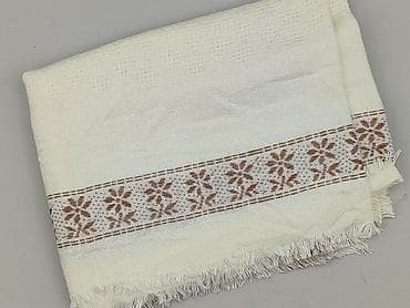 Obrus 122 x 154, kolor - Beżowy, stan - Bardzo dobry