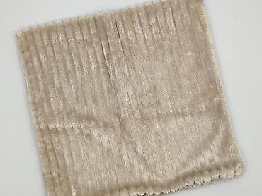 used item: Beżowa poszewka na poduszkę dekoracyjną z miękkiego, prążkowanego — 1
