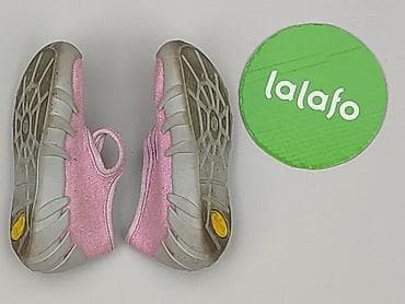 basic tees h: Buty sportowe 21, Używany — 4