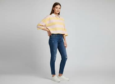 box z koszulkami piłkarskimi: Bershka, Жіноча футболка поло, розмір M — 1