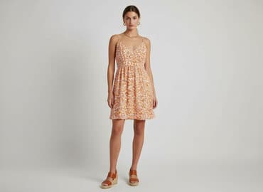 letnia sukienka zapinana z przodu krzyżówka: Sukienka damska, rozmiar S — 1