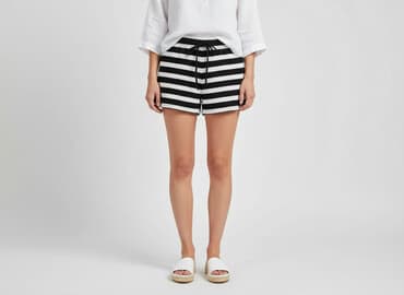 krótkie spodenki i nogi z cellulitem: Amisu, Szorty damskie, S — 6