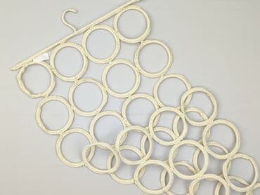 Wieszak na akcesoria marki IKEA, model KOMPLEMENT, w kolorze kremowym