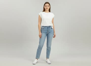 biała bluzka i czarna spódnica: T-shirt damski, rozmiar S — 5