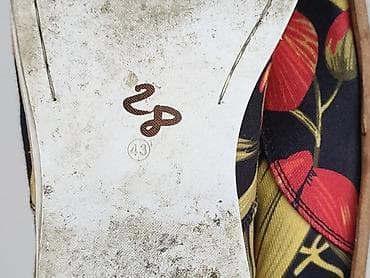 biale trampki mustang: Półbuty dla mężczyzn, rozmiar 43 — 7