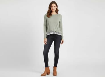 sweter z koronką na dole: Sweter damski, rozmiar S — 1