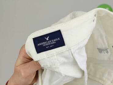 krótkie spodenki i nogi z cellulitem: American Eagle, Szorty damskie, rozmiar M — 4