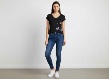 czarne t shirty w serek damskie: Butik, T-shirt damski, rozmiar S — 6