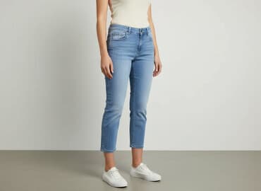 dziurawe dżinsy: Jeansy damskie, rozmiar S — 1