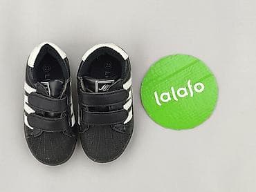 ubrania ca: Buty sportowe 23, Używany — 2