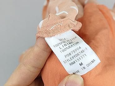 tekst w klapkach: Sukienka damska, rozmiar M — 6