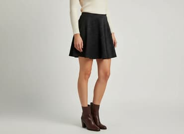 rozkloszowane skórzane spódnice: Spódnica damska, rozmiar S — 5