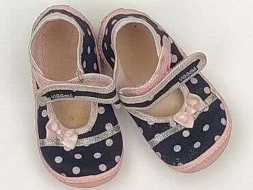 Kids' Footwear: Slippers 24, Used — 1