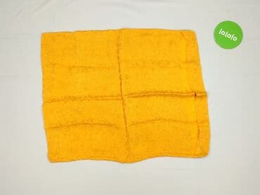 Żółta, kwadratowa chusta z materiału o drobnym, powtarzającym się — 3