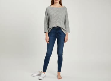 Светр жіночий, розмір M на lalafo.pl Светр жіночий, розмір M