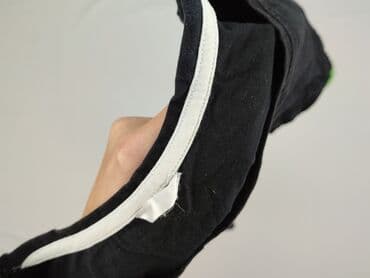 czarne t shirty damskie w serek: Heart, T-shirt damski, rozmiar S — 4