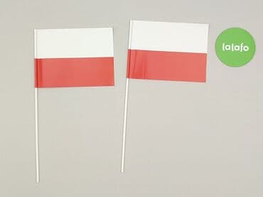 Inny wystrój domu: Dwie używane flagi Polski na plastikowych patykach. Idealne do — 2