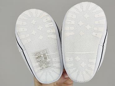 kurtki w biedronce: Buciki niemowlęce, Primark, 15 i mniejsze, stan - Idealny — 4