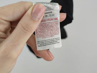 czarne t shirty w serek damskie: Beloved, T-shirt damski, rozmiar XL — 7