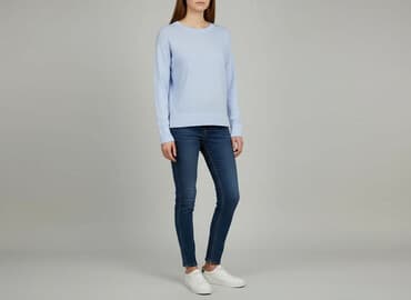 sweter z kokardą na plecach: Sweter damski, rozmiar S — 1