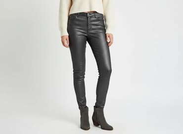 buty do czarnych rajstop: Jeansy damskie, rozmiar S — 1