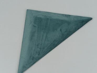 Other Home Items: Poduszka dekoracyjna w kształcie trójkąta, wykonana z aksamitnego