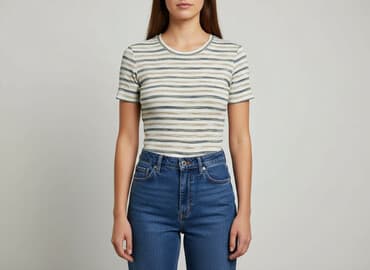 box z koszulkami piłkarskimi: Escada, T-shirt damski, rozmiar S — 6