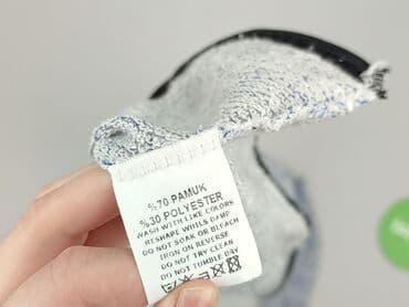 c and a sweter: Women`s sweater, size S — 4