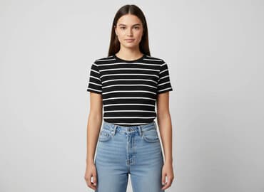 klasyczny t shirt damski: Women`s T-shirt, size S — 1