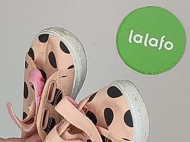 tanie zabawki: Buty sportowe 22, Używany — 6