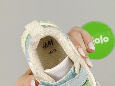 spodnie sliskie: Buciki niemowlęce, H&M, 19, stan - Bardzo dobry — 6