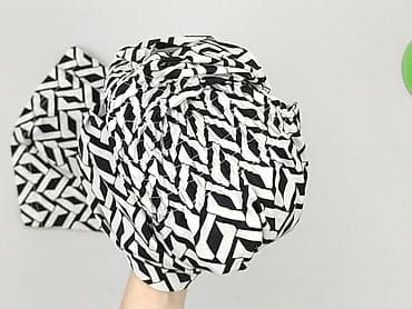 rysunki ubrań: Kombinezon damski L/XL – czarno-biały, geometryczny wzór - Fason — 7