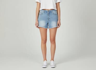 buty new age: Shorts for women, size S — 7