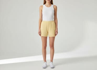 dres damski z krótkimi spodenkami: Szorty damskie, rozmiar S — 1