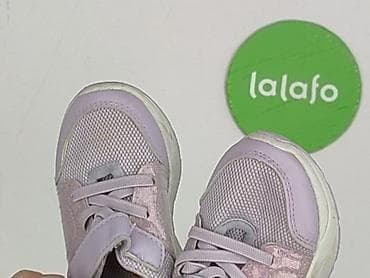 modne bluzki wiosenne: Buty sportowe 22, Używany — 6