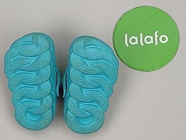 basic tees h: Sandałki 21, Używany — 4