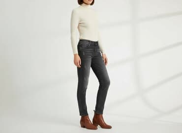 czarne jeansy z dziurami: Jeansy damskie, rozmiar S — 5