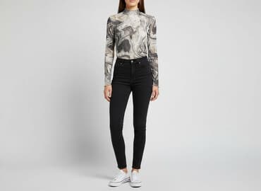 bluzki z długim rękawem i dekoltem: Women`s T-shirt, size M — 1