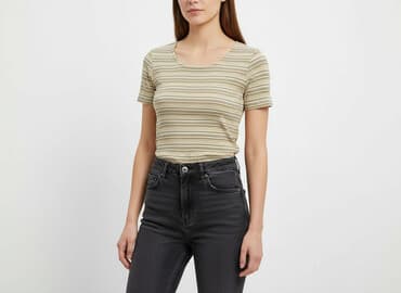 koszulka piłkarska stradivarius: T-shirt damski, rozmiar M — 5