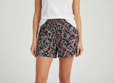 krótkie czarne spodenki materiałowe: Szorty damskie, rozmiar S — 5