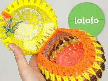 Inny wystrój domu: Okrągłe etui zrobione na szydełku. Jest ono w kolorach żółtym — 4