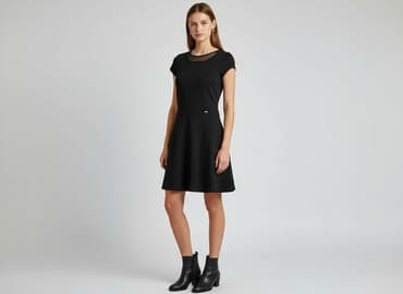 czarna sukienka z rozszerzanymi rękawami: Women`s dress, size S — 1