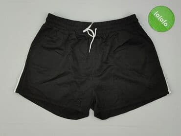 krótkie spodenki i czarne adidasy: Shorts for women, size S — 2